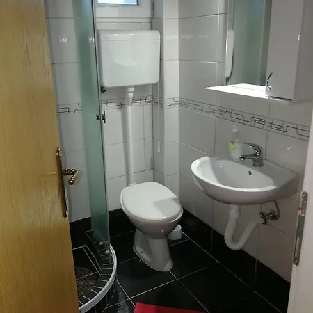 Hedonija Apartment *