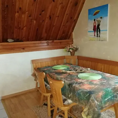 Hedonija Apartment *